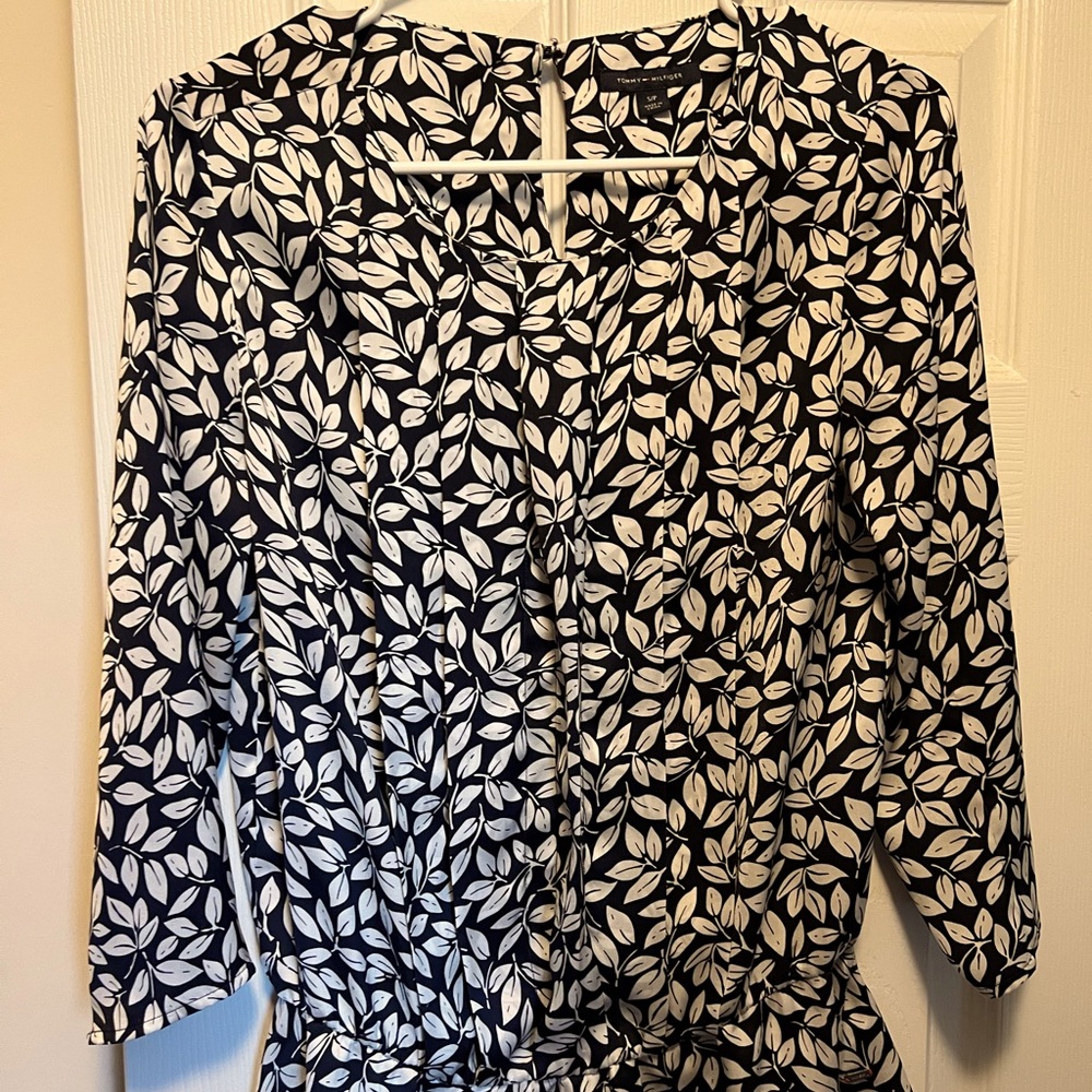 Pretty Tommy Hilfiger blouse. Only worn a few times. It’s light and comfy.